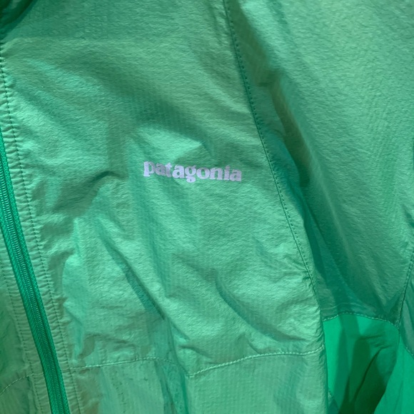 Patagonia lightweight rain shell full-zip jacket - Picture 5 of 7